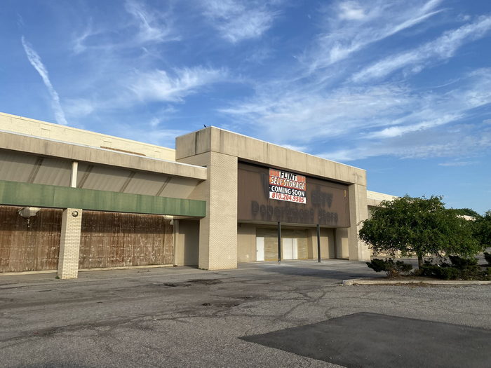 South Flint Plaza - June 21 2022 Photo (newer photo)